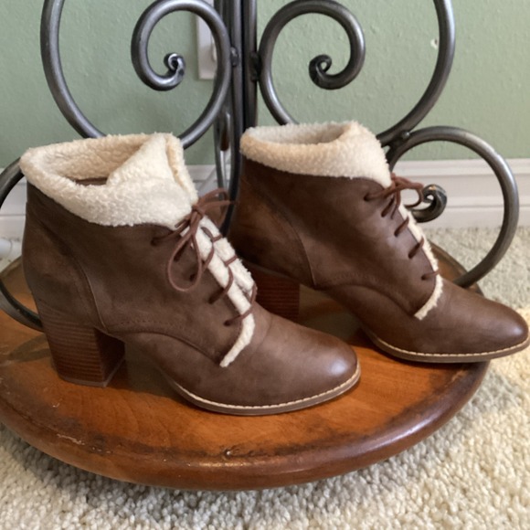 RESTRICTED Womens  Brown Booties W/Sherpa Fur Trim Prairie, Fairy Core Size 9 - Picture 2 of 6